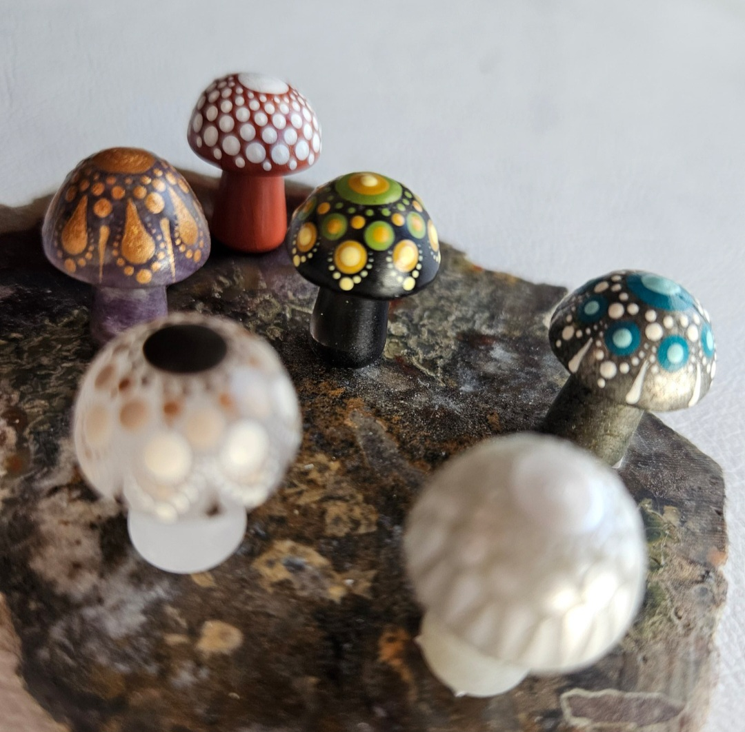 Mini Carved Mushroom Crystals - Bdotartsy