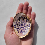 Cargar imagen en el visor de la galería, Mini Shell Mandala Dish
