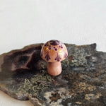 Cargar imagen en el visor de la galería, Mini Carved Mushroom - Peach Amazonite
