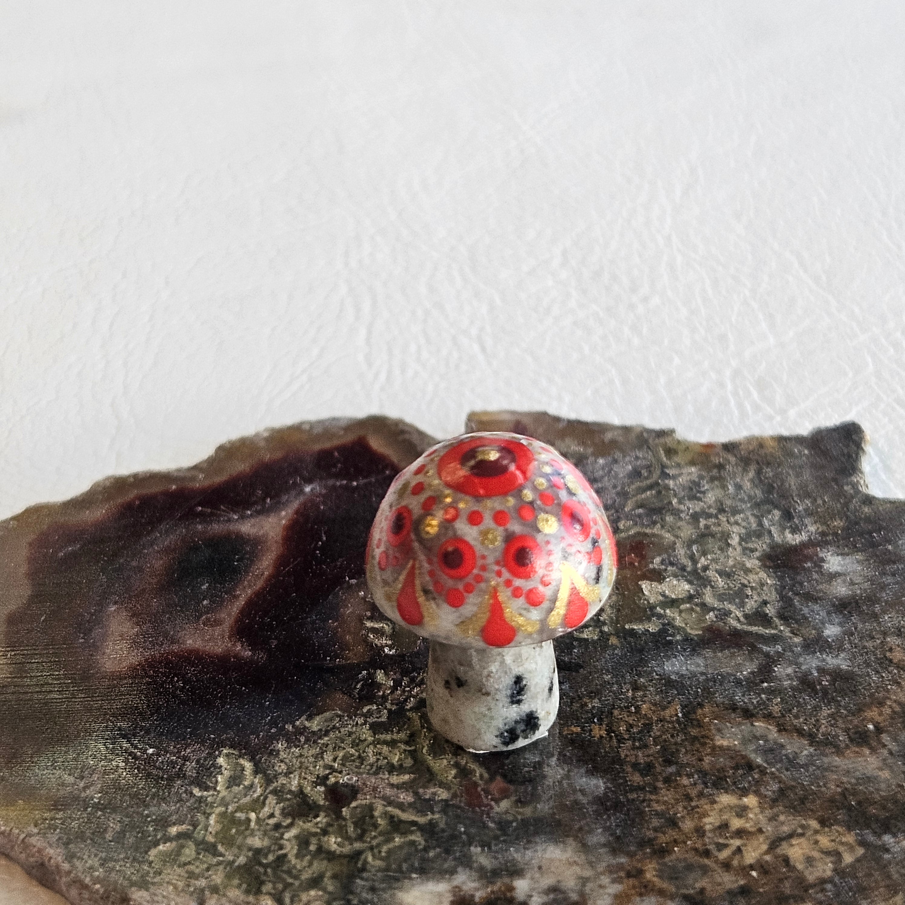 Mini Carved Mushroom - Kiwi Jasper