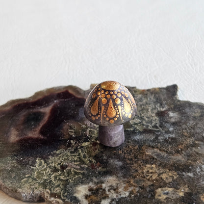 Mini Carved Mushroom - Amethyst