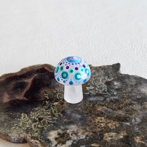 Mini Carved Mushroom - Quartz (UV)