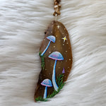 Load image into Gallery viewer, Agate Suncatchter - Glowing Mushies
