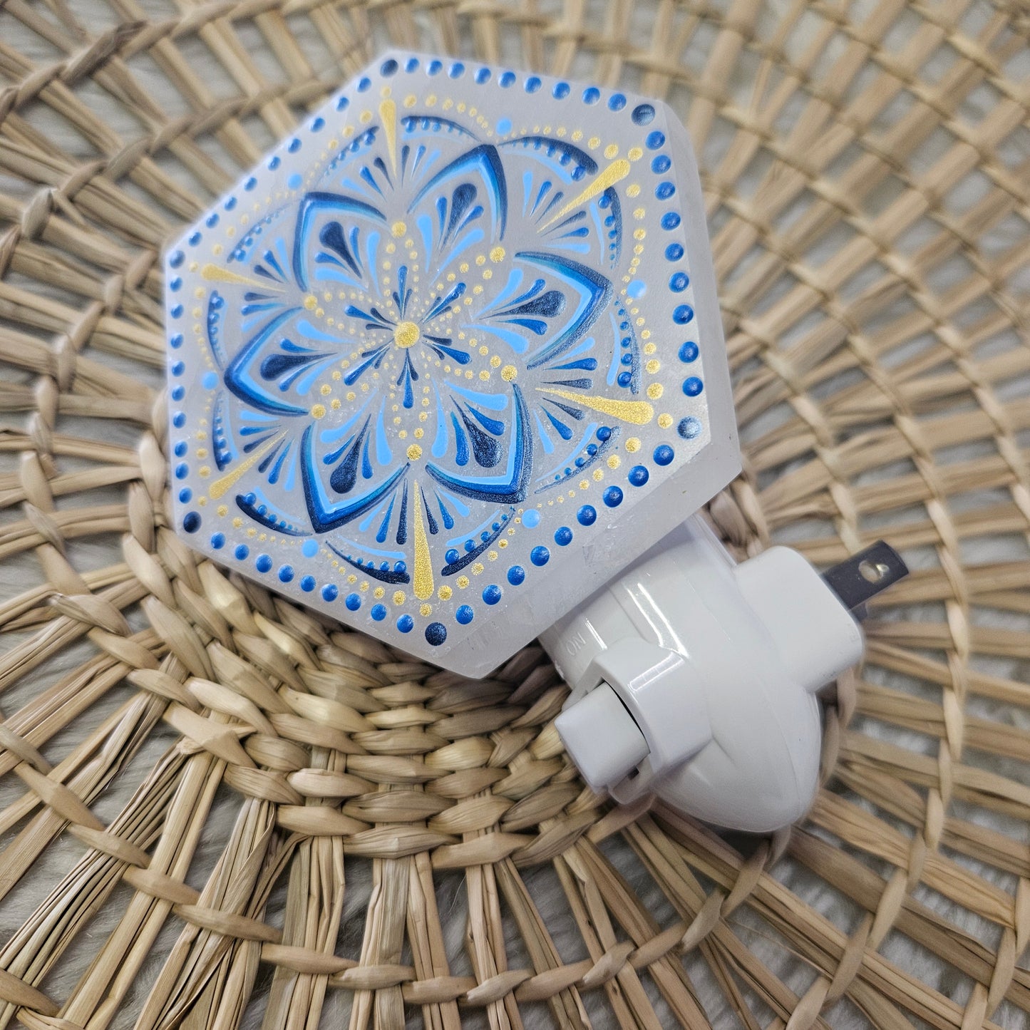 Selenite nightlight - Blue UV Hexagon