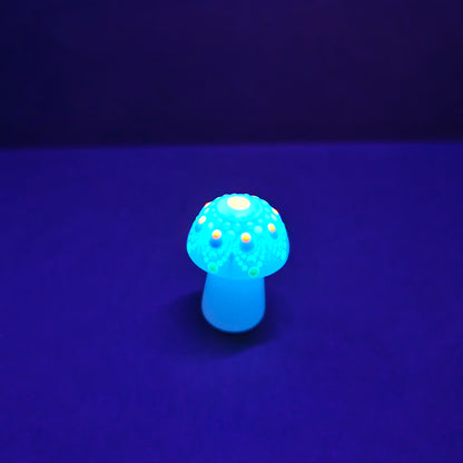 Mini Carved Mushroom - UV Glow