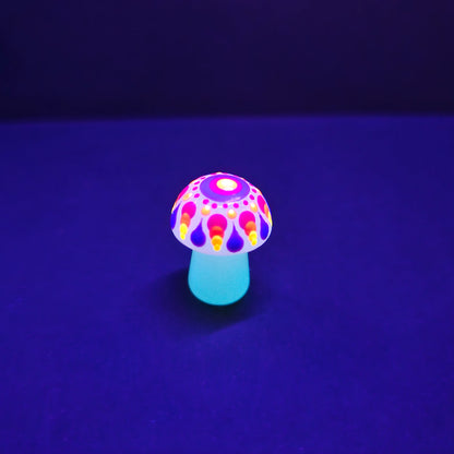 Mini Carved Mushroom - UV Glow