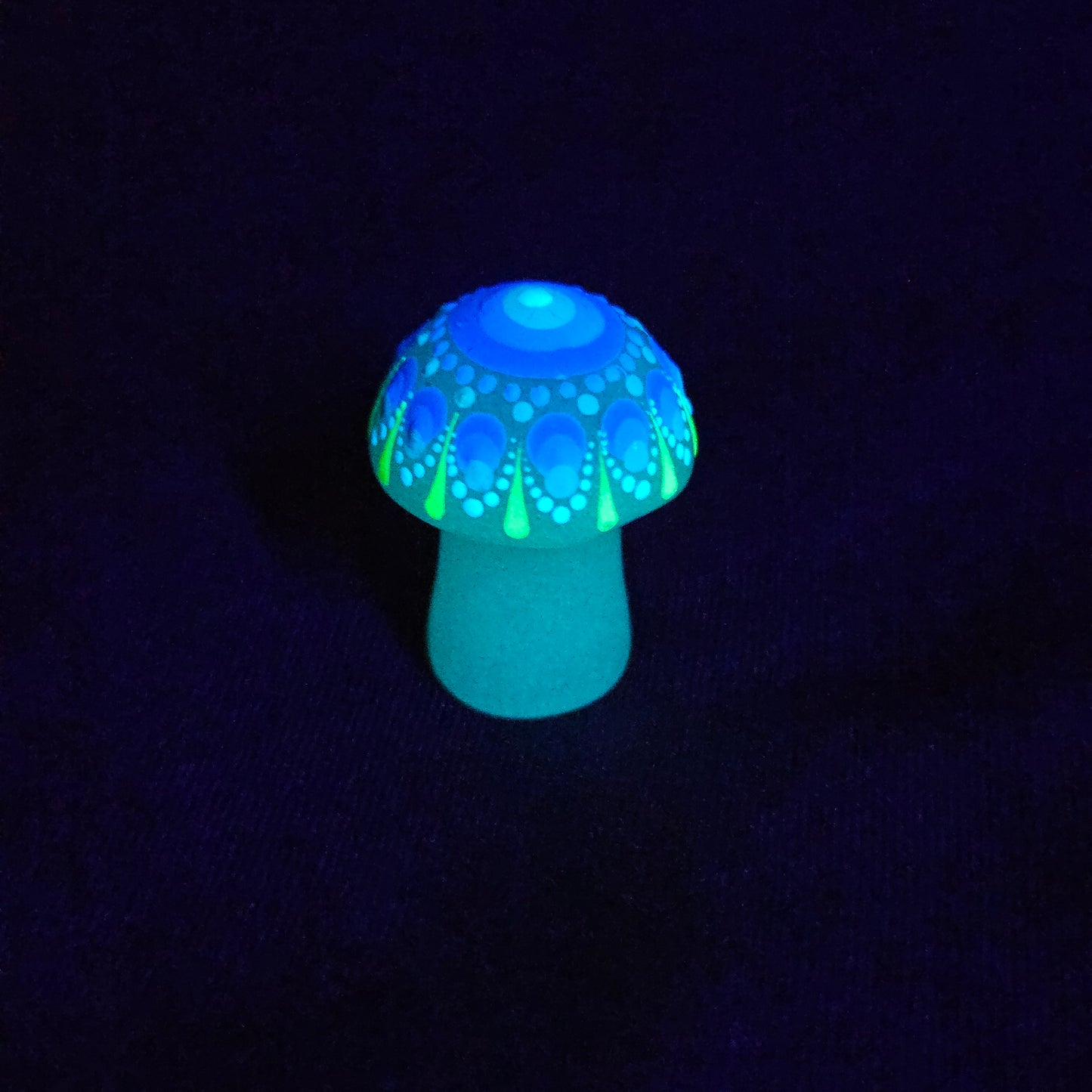 Mini Carved Mushroom - UV/Glow