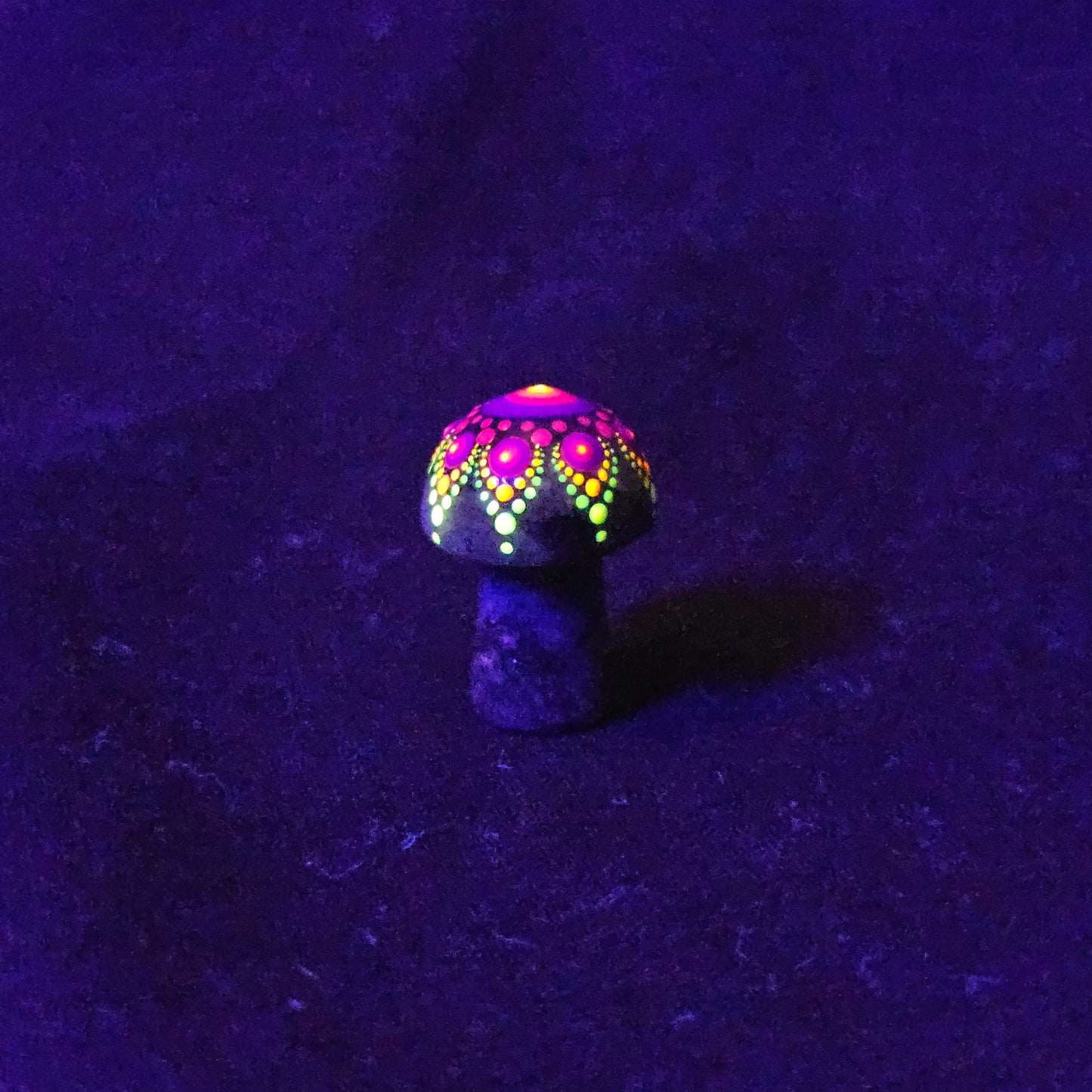 Mini Carved Mushroom - UV/Glow