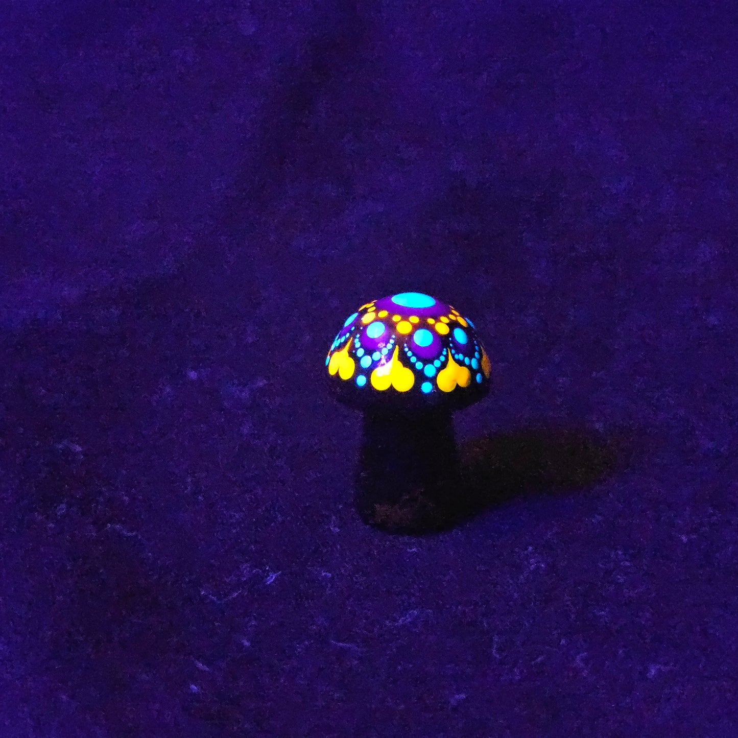 Mini Carved Mushroom - UV/Glow