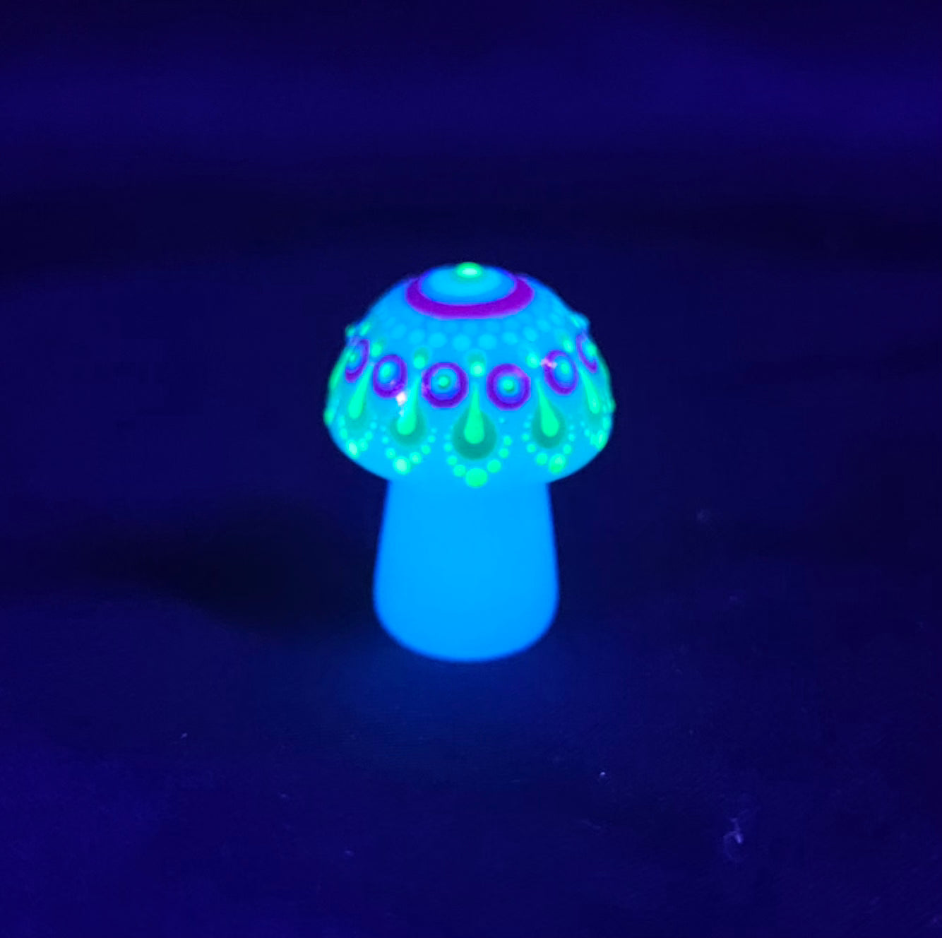 Mini Carved Mushroom - UV/Glow