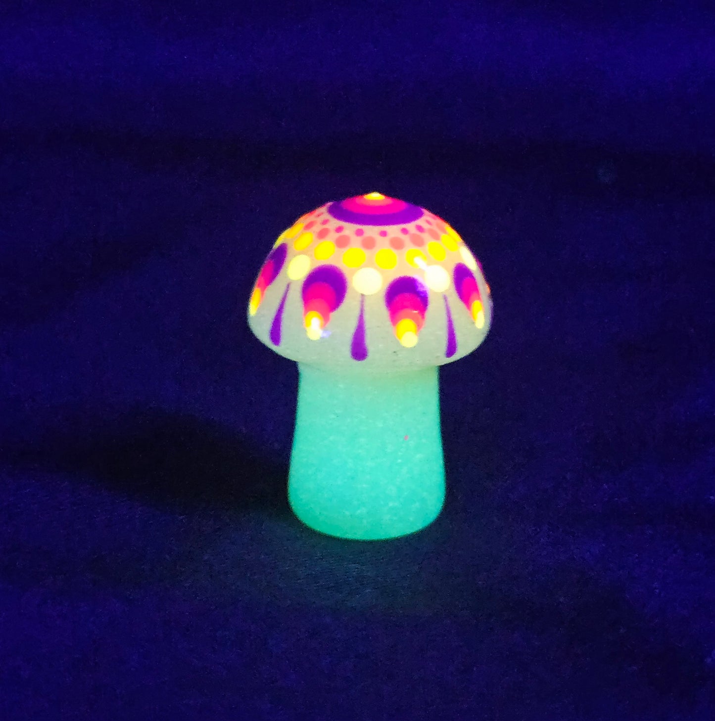 Mini Carved Mushroom - UV/Glow