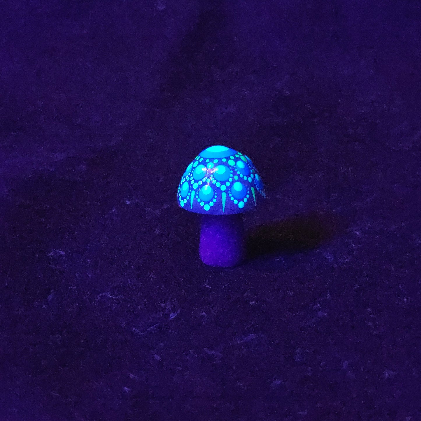 Mini Carved Mushroom - UV/Glow