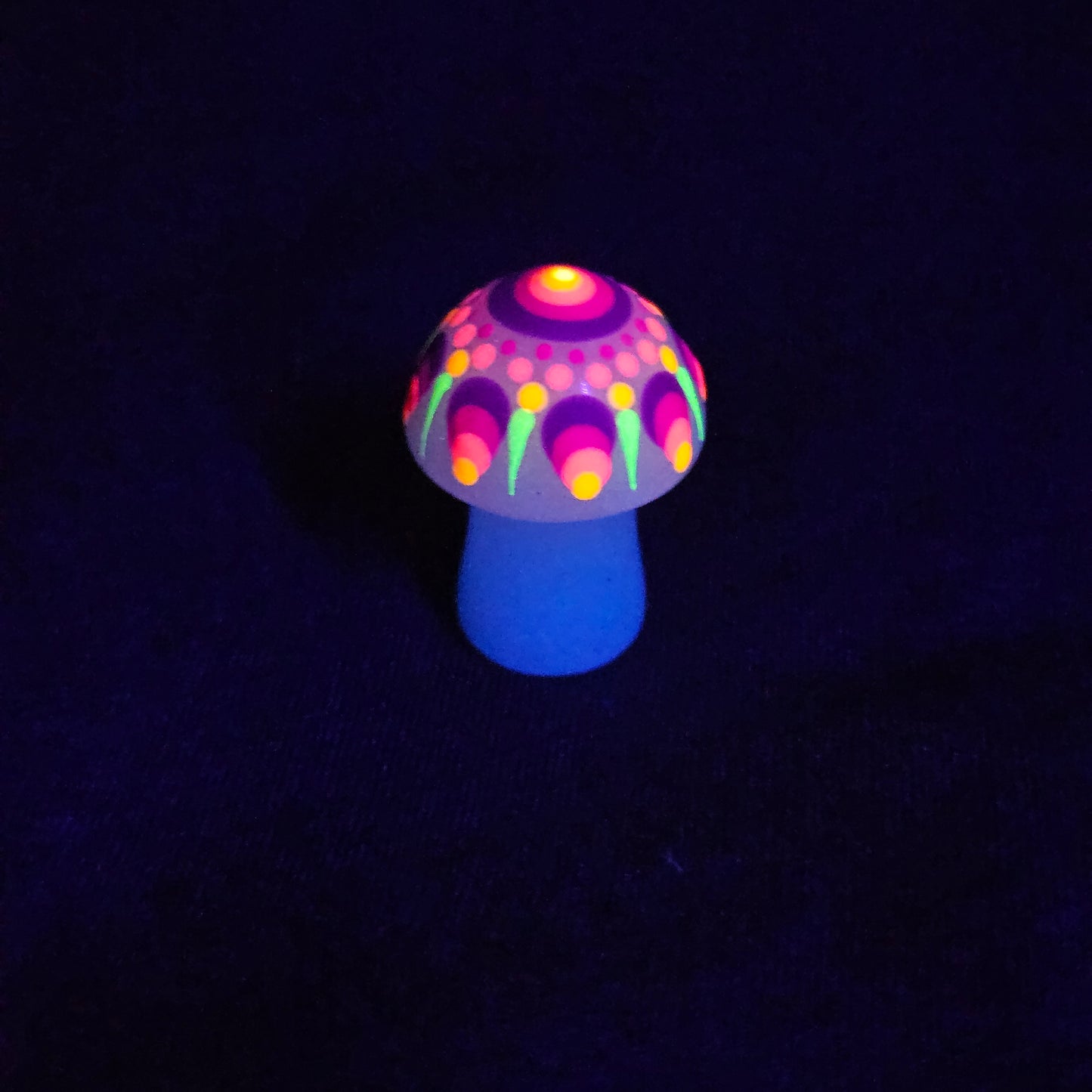 Mini Carved Mushroom - UV/Glow