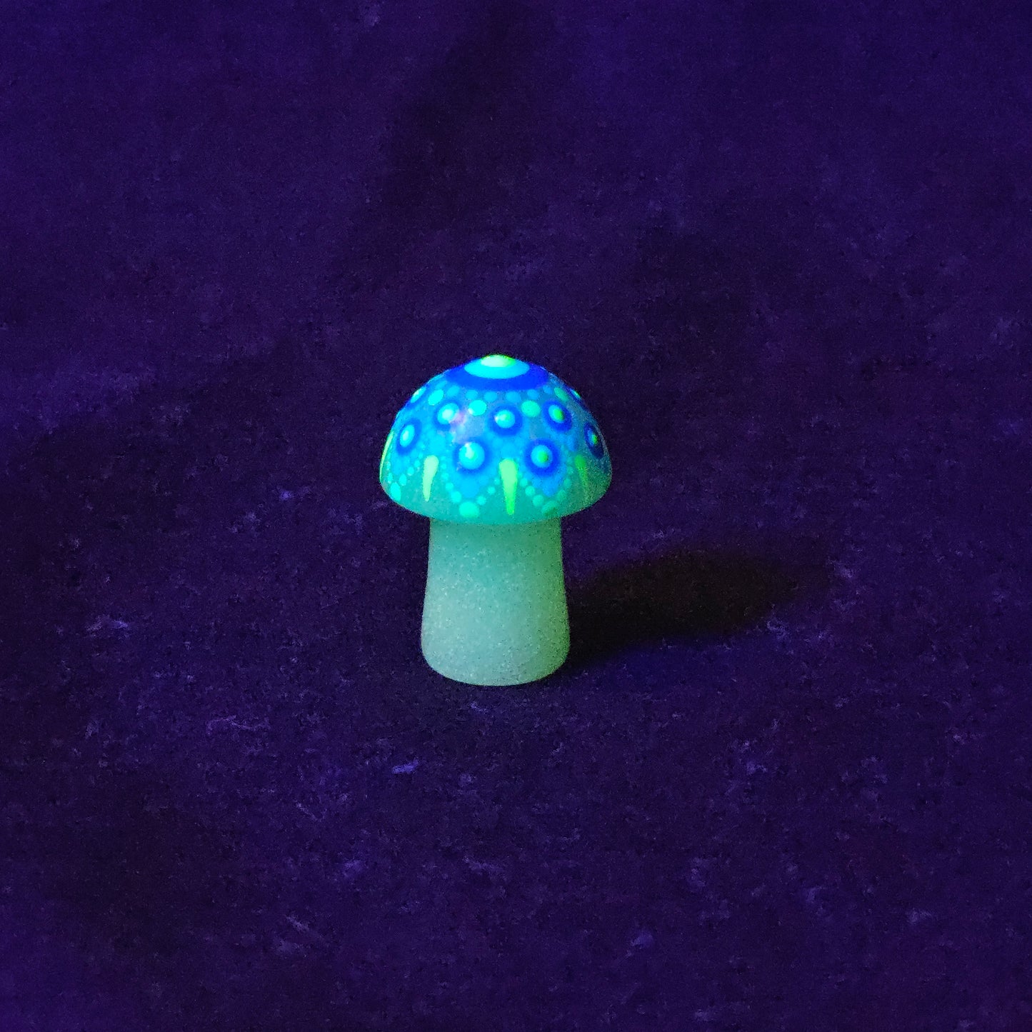 Mini Carved Mushroom - UV/Glow