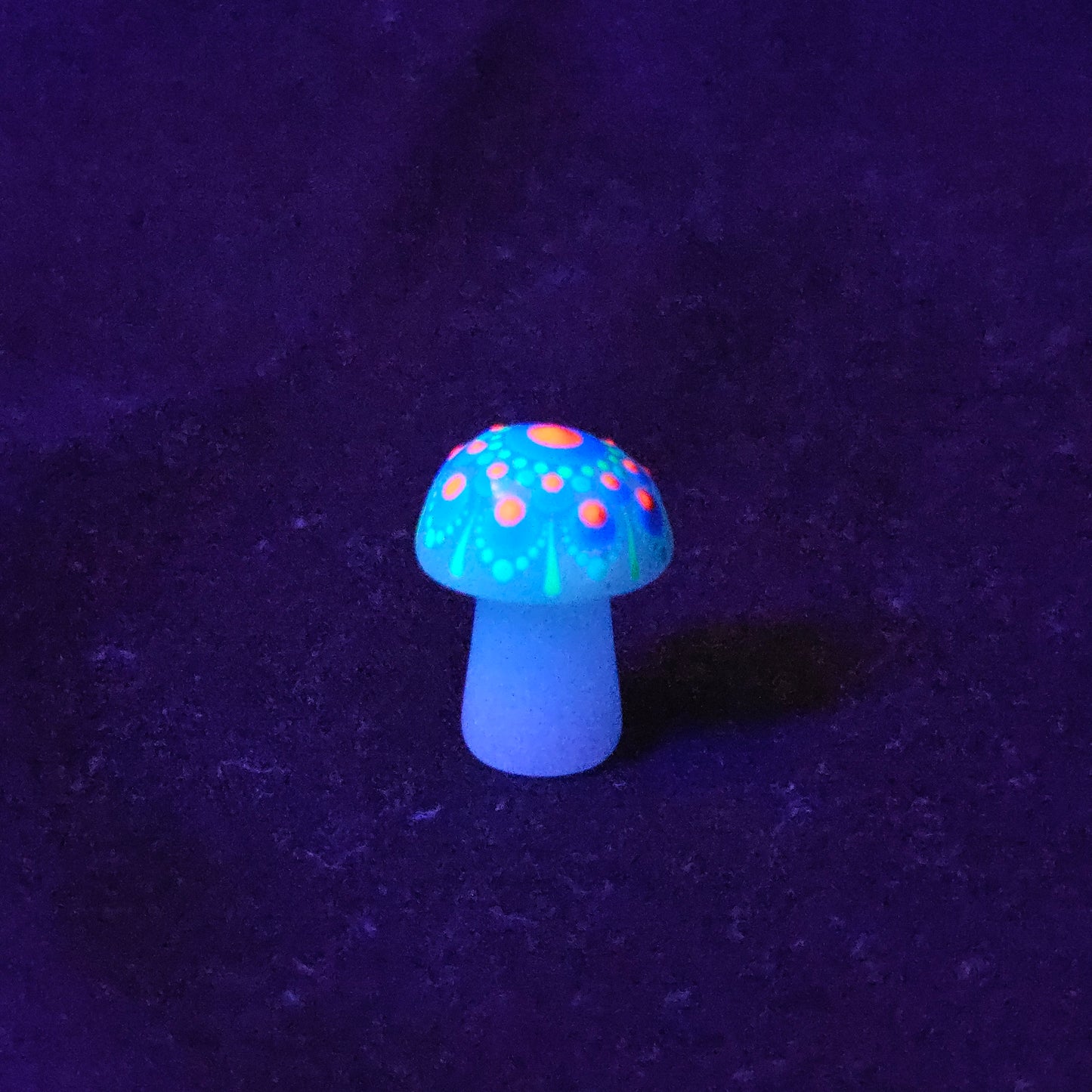 Mini Carved Mushroom - UV/Glow