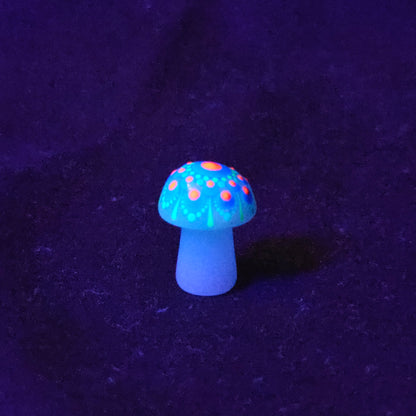 Mini Carved Mushroom - UV/Glow
