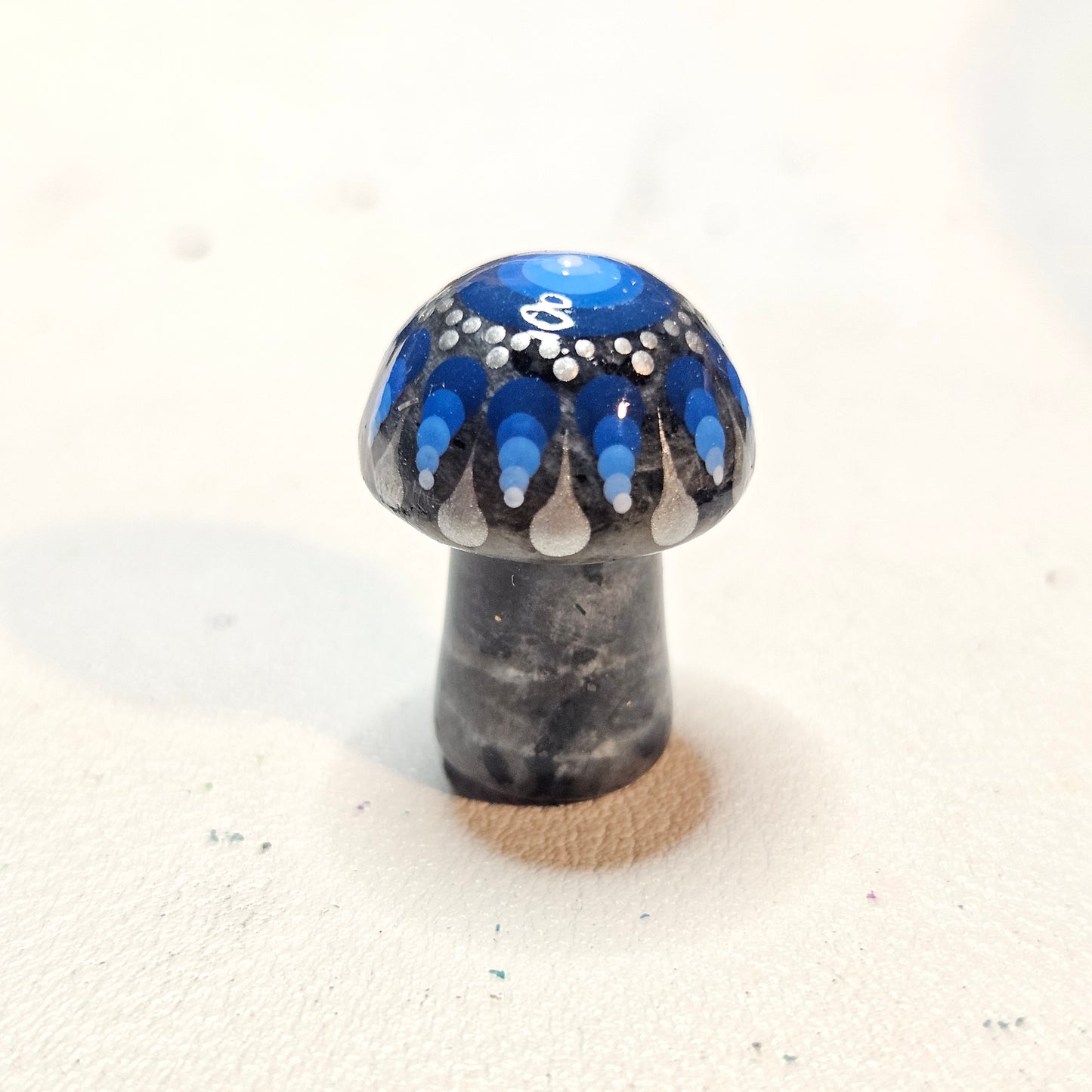 Mini Carved Mushroom - UV/Glow