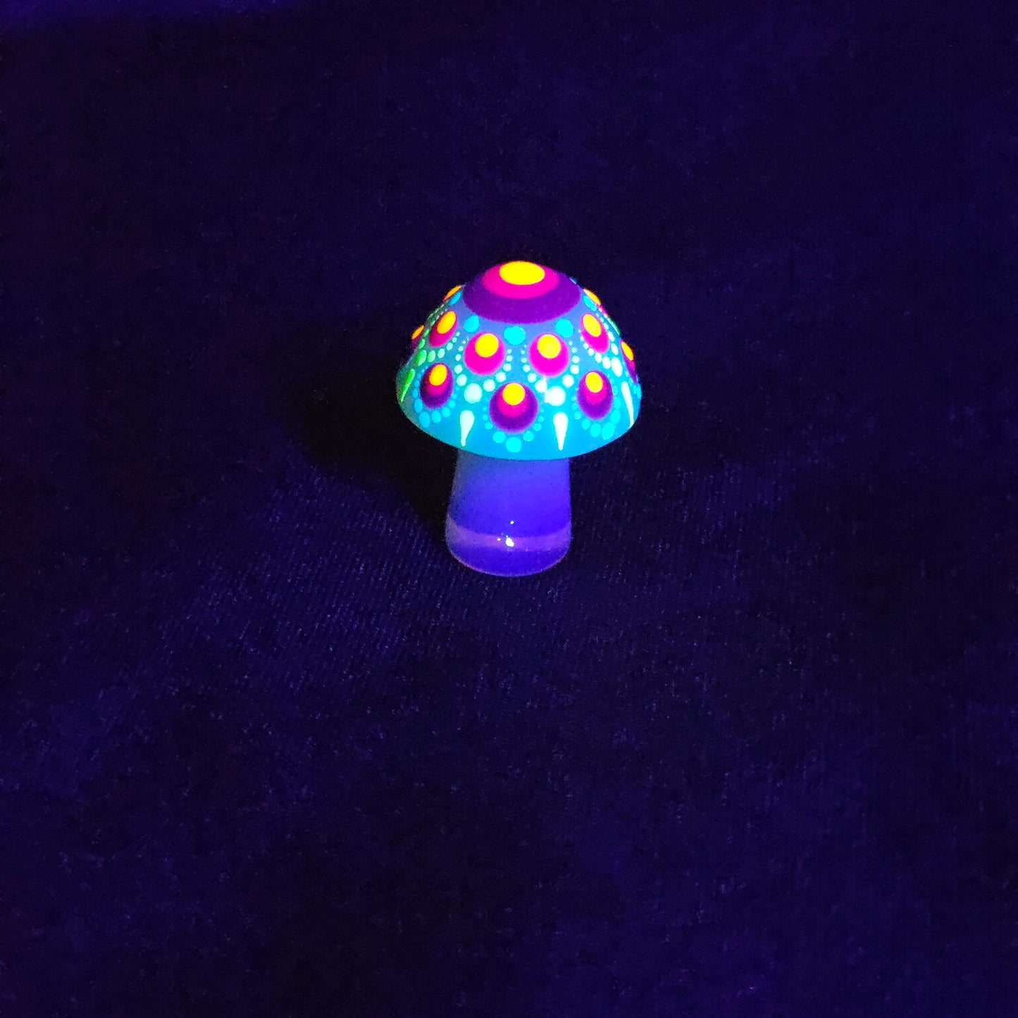 Mini Carved Mushroom - UV/Glow