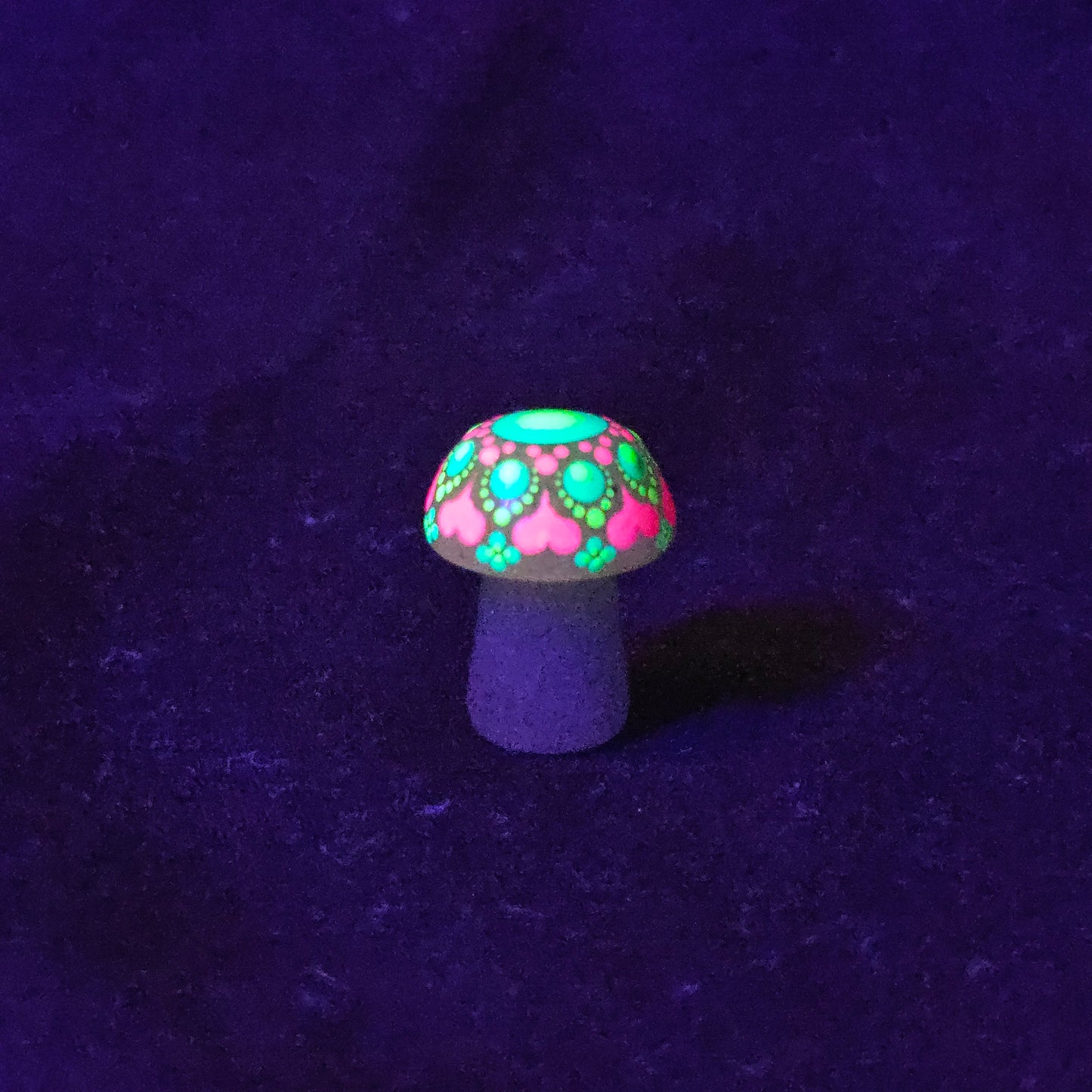 Mini Carved Mushroom - UV/Glow