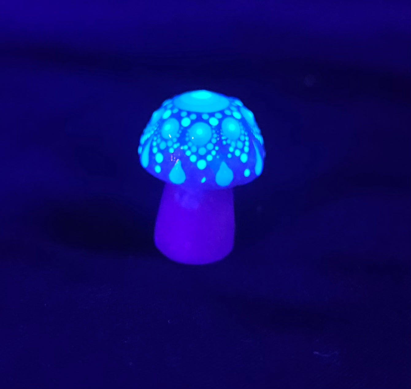 Mini Carved Mushroom - UV/Glow