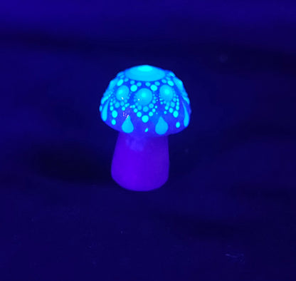 Mini Carved Mushroom - UV/Glow