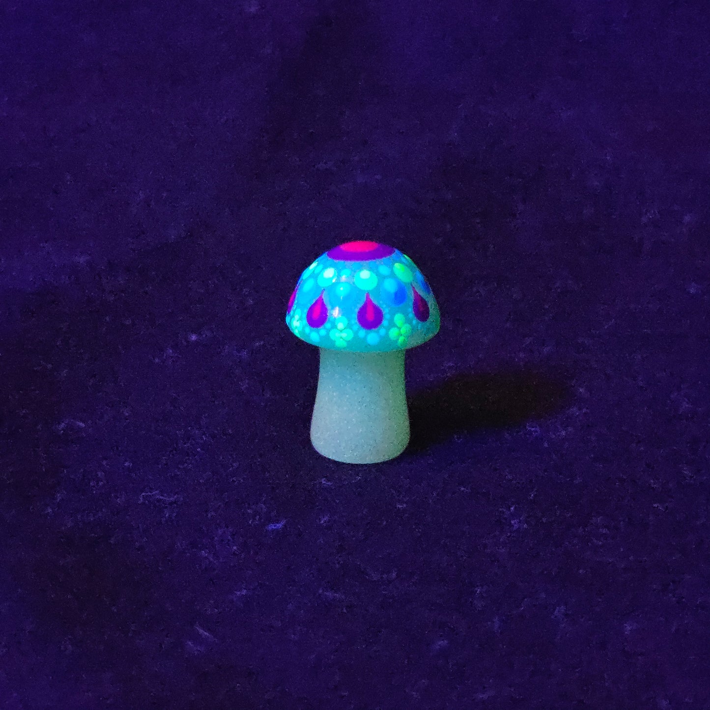 Mini Carved Mushroom - UV/Glow