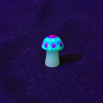 Mini Carved Mushroom - UV/Glow